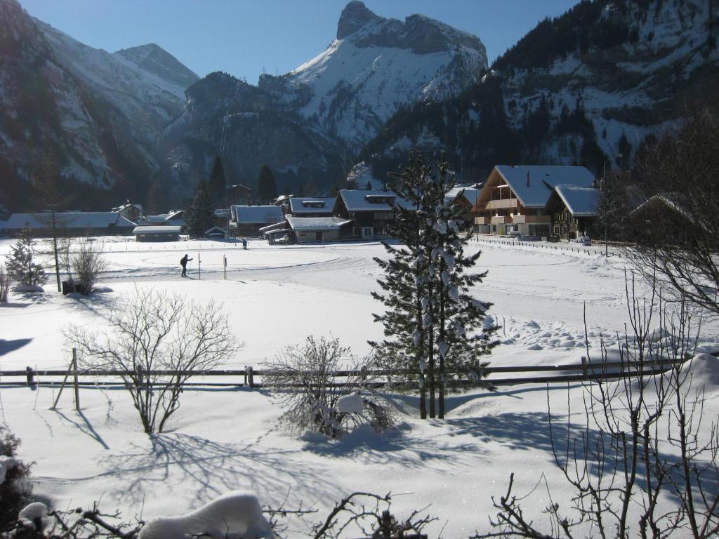 Hotel Pension Spycher Kandersteg Chambre photo