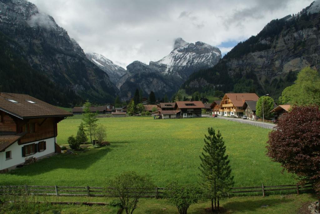 Hotel Pension Spycher Kandersteg Extérieur photo